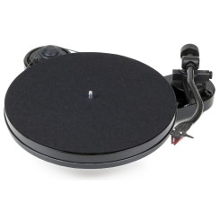 Граммофон Pro-Ject RPM-1 Carbon 2M Red High Gloss Piano Граммофон Pro-Ject RPM-1 Carbon 2M Red High Gloss Piano