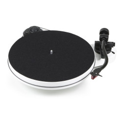 Граммофон Pro-Ject RPM-1 Carbon 2M Red High Gloss White Граммофон Pro-Ject RPM-1 Carbon 2M Red High Gloss White